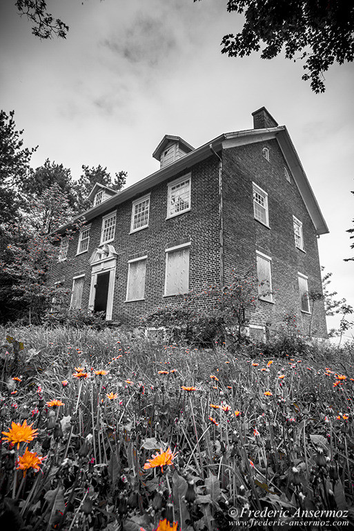 Abandoned mansion qc 25