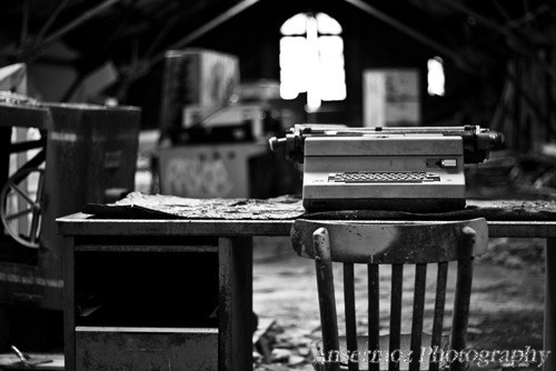 Black and white picture of typewriter on desk