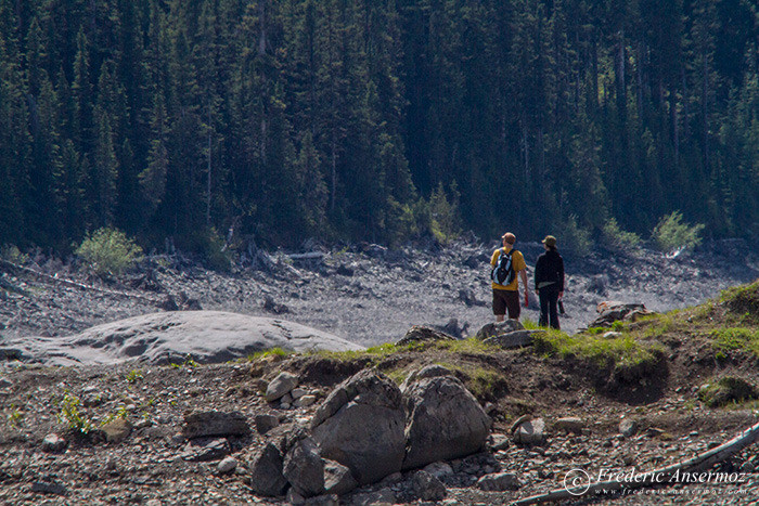 24 hikers kananaskis lower lake