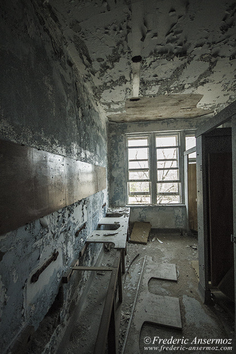 Asile Ste Clotilde de Horton, toilettes détruites et abandonnées