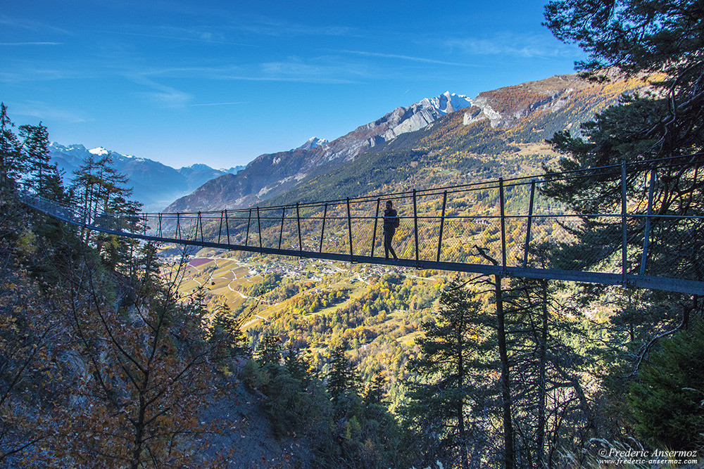 Bisse du Torrent Neuf (Bisse de Savièse), chemin aérien, Valais, Suisse