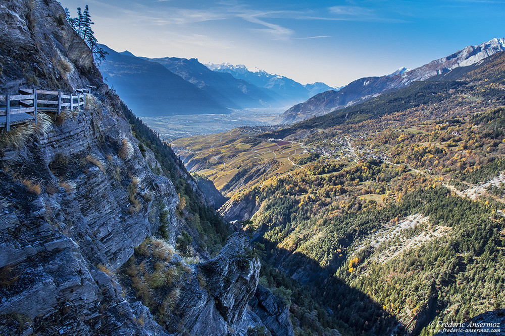 Vue incroyable en Valais, Bisse du Torrent Neuf (Bisse de Savièse)