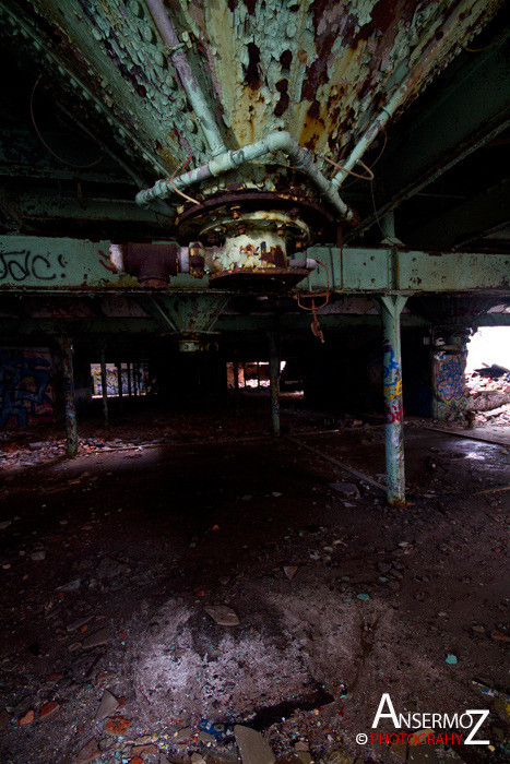 Urban exploration in the Canadian Malting Plant, abandoned factory in Montreal