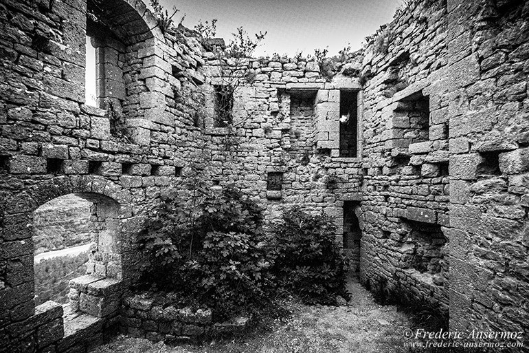 Le Château de Viviourès, connu sous le nom du Château de la Roquette, dans le sud de la France