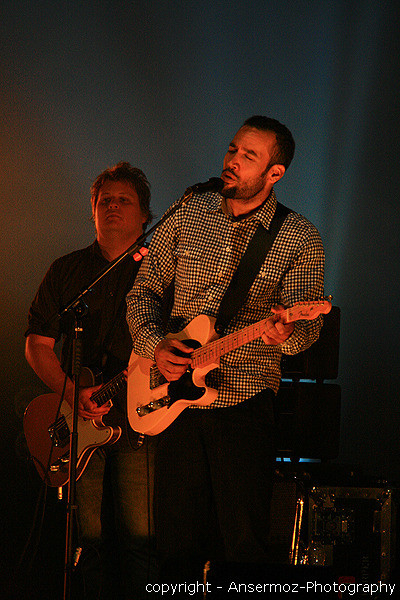 Ben Harper on stage in Montreal Ben Harper on stage in Montreal