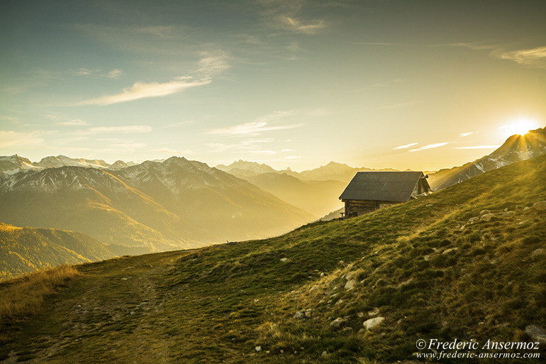 Coucher de soleil sur la vallée, Glacier Fiescher, Valais, Suisse