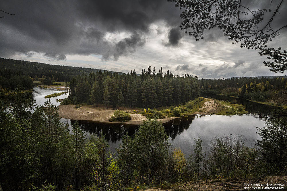 Rivière près d'Ansakämppä, lieu idéal pour le canoë et le camping