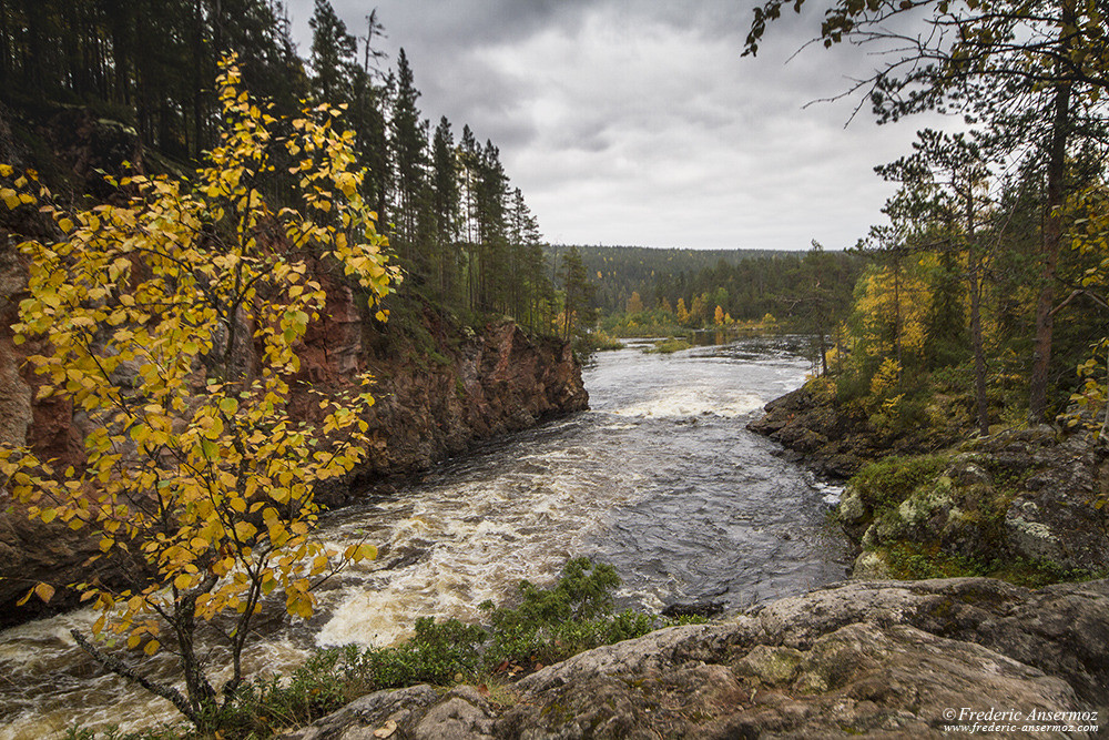 Rivière Oulankajoki et les rapides de Kiutaköngäs