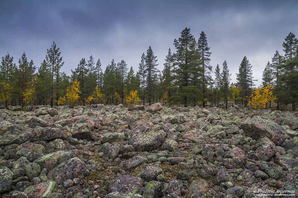 Roches dans le paysage en Finlande, Laponie