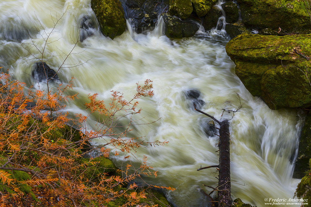 La rivière Areuse se transforme en torrent, Val de Travers, Neuchâtel, Suisse