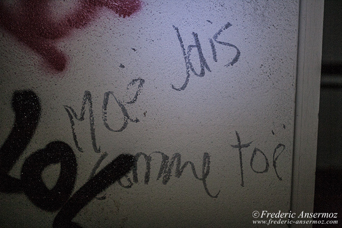 Murs de graffiti remplis de fautes d’orthographe Murs de graffiti remplis de fautes d’orthographe