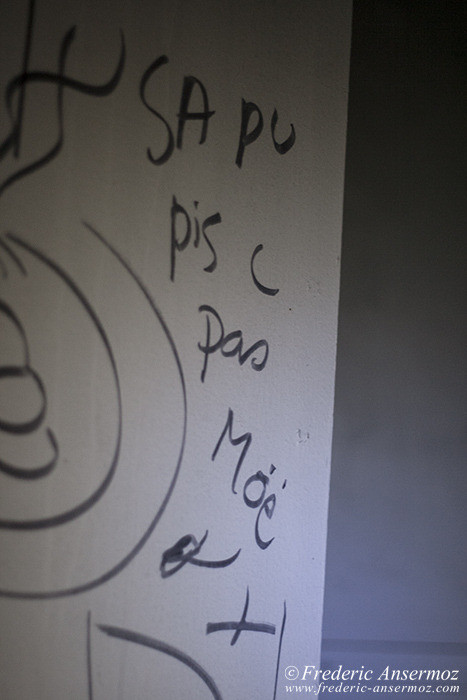 Murs de graffiti remplis de fautes d’orthographe Murs de graffiti remplis de fautes d’orthographe
