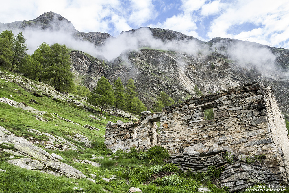 Ruins along Gran Paradiso hiking trails