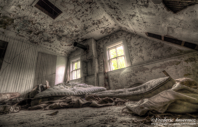 Amityville room hdr