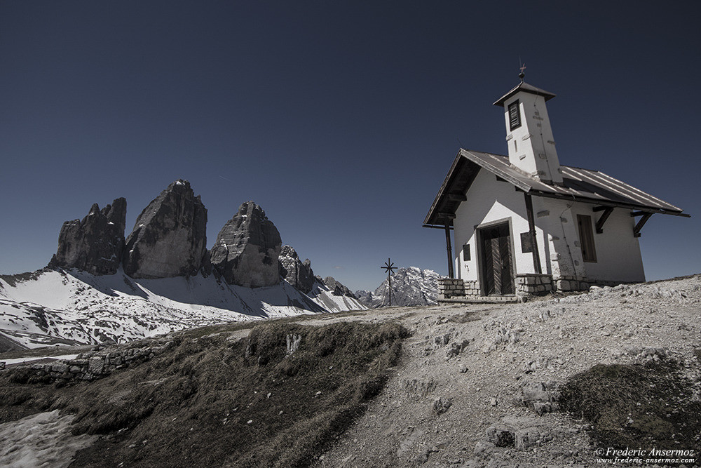 Chiesetta Alpina, chapel in the mountains beside Rifugio Antonio Locatelli, Tre Cime