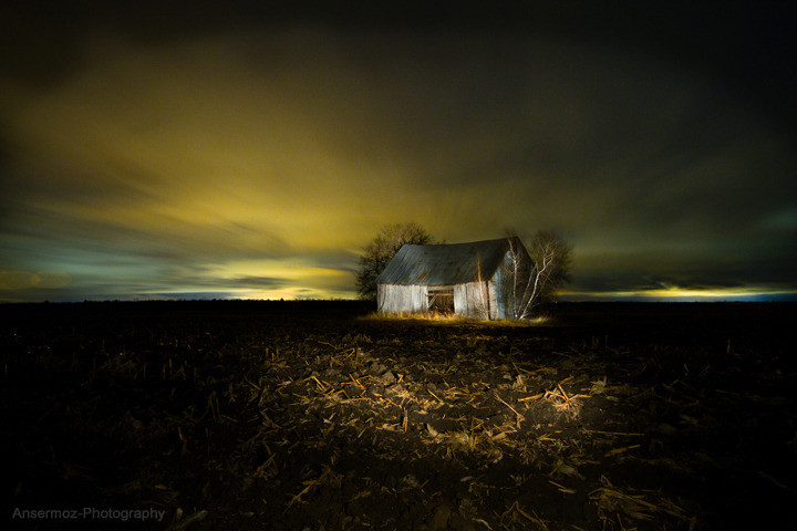 Lightpainting of barn in field in Quebec by Frederic Ansermoz