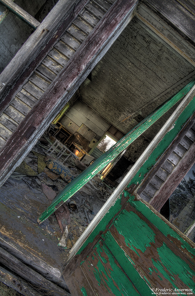 Front door, abandoned place in Quebec