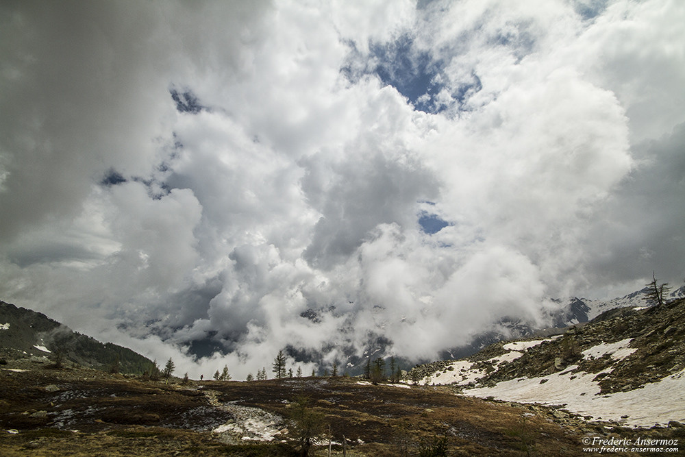 Mountain into clouds, Mont Avic