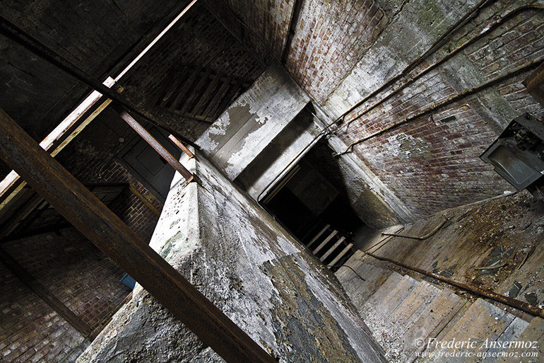 The abandoned paper recycling plant of Montreal