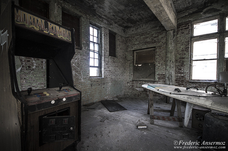 The abandoned paper recycling plant of Montreal