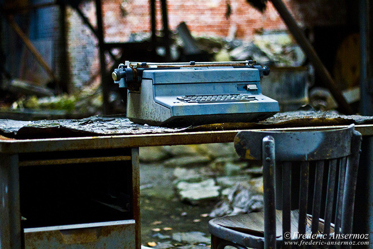 The abandoned paper recycling plant of Montreal