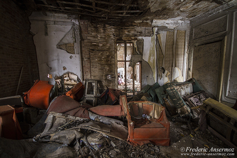 Bâtiments et bureaux abandonnés à St Hubert et la vieille Maison Redpath de Montréal