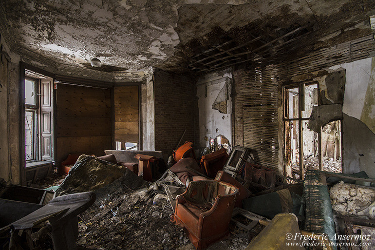 Bâtiments et bureaux abandonnés à St Hubert et la vieille Maison Redpath de Montréal