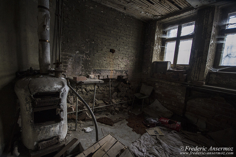 Bâtiments et bureaux abandonnés à St Hubert et la vieille Maison Redpath de Montréal