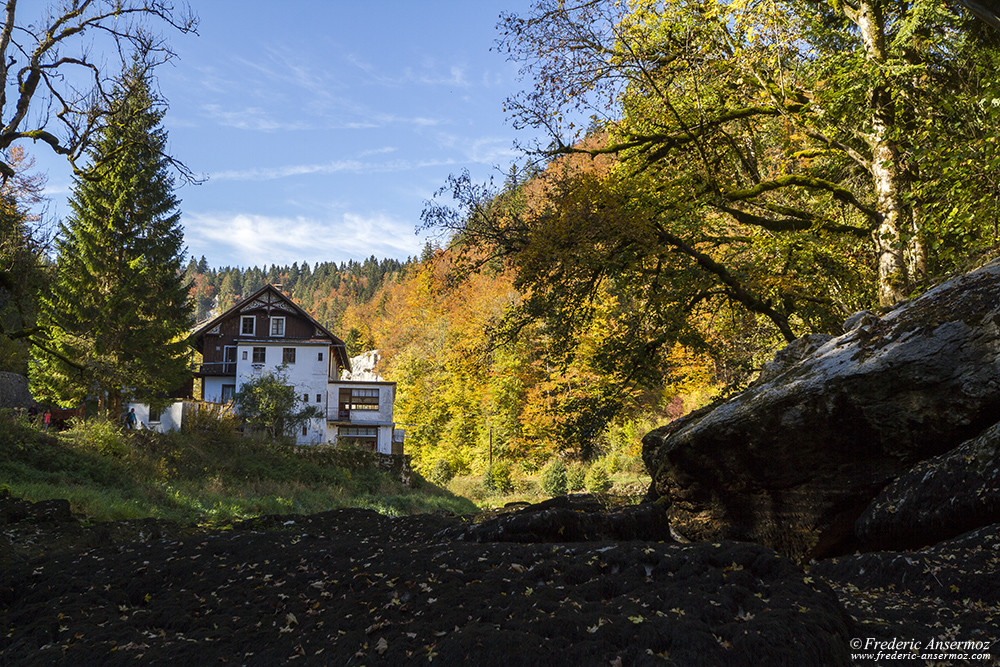 Près du Saut du Doubs, la rivière a disparu