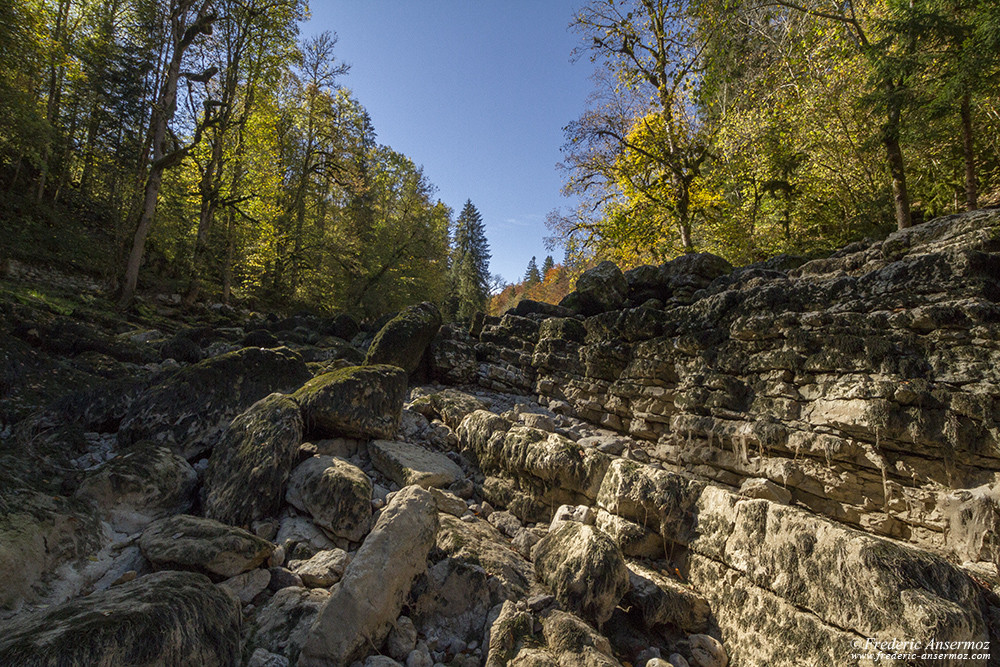 La rivière du Doubs à sec