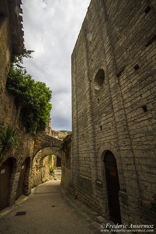 St guilhem le desert village 09