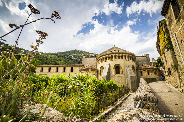 St guilhem le desert village 10