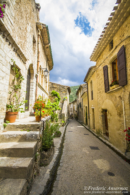 St guilhem le desert village 11