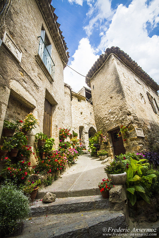 St guilhem le desert village 12