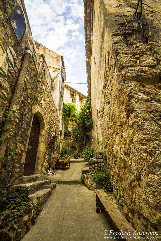 St guilhem le desert village 13