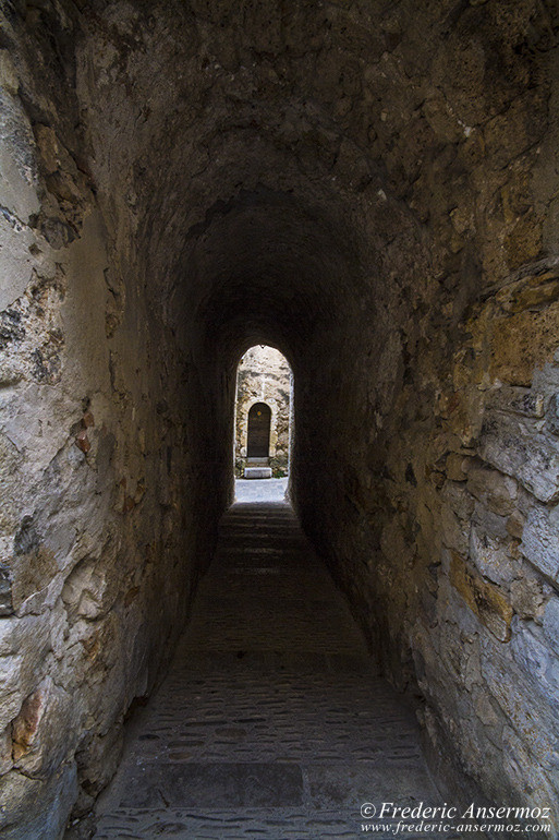 St guilhem le desert village 14