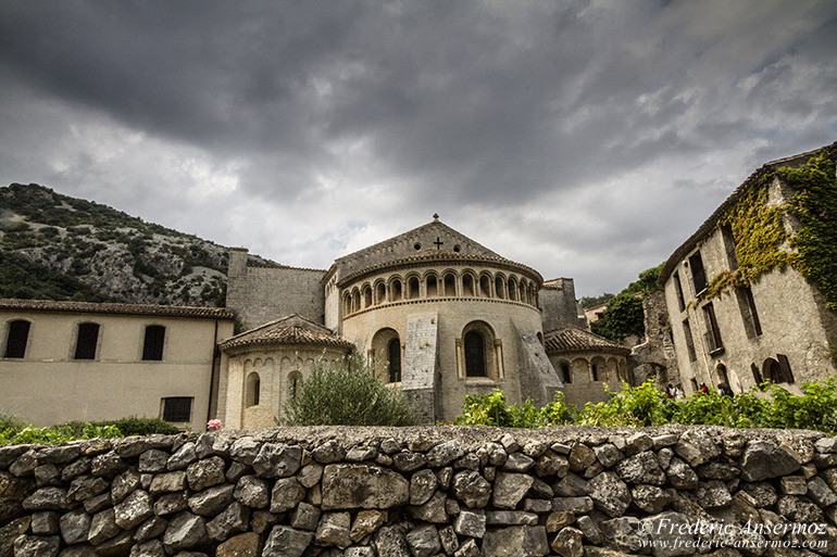 St guilhem le desert village 15