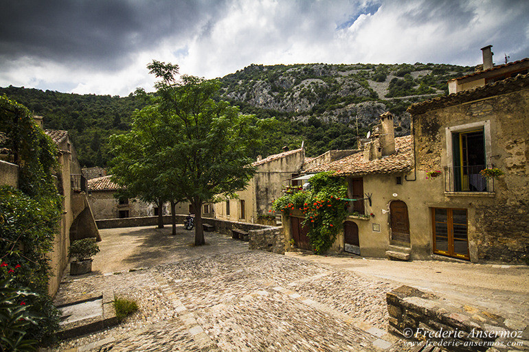 St guilhem le desert village 17