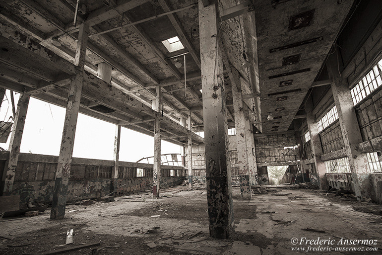 Usine abandonnée de Saint-Hubert, Québec Usine abandonnée de Saint-Hubert, Québec