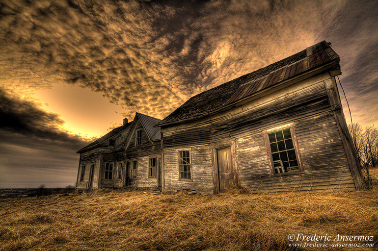 Abandoned haunted house hdr