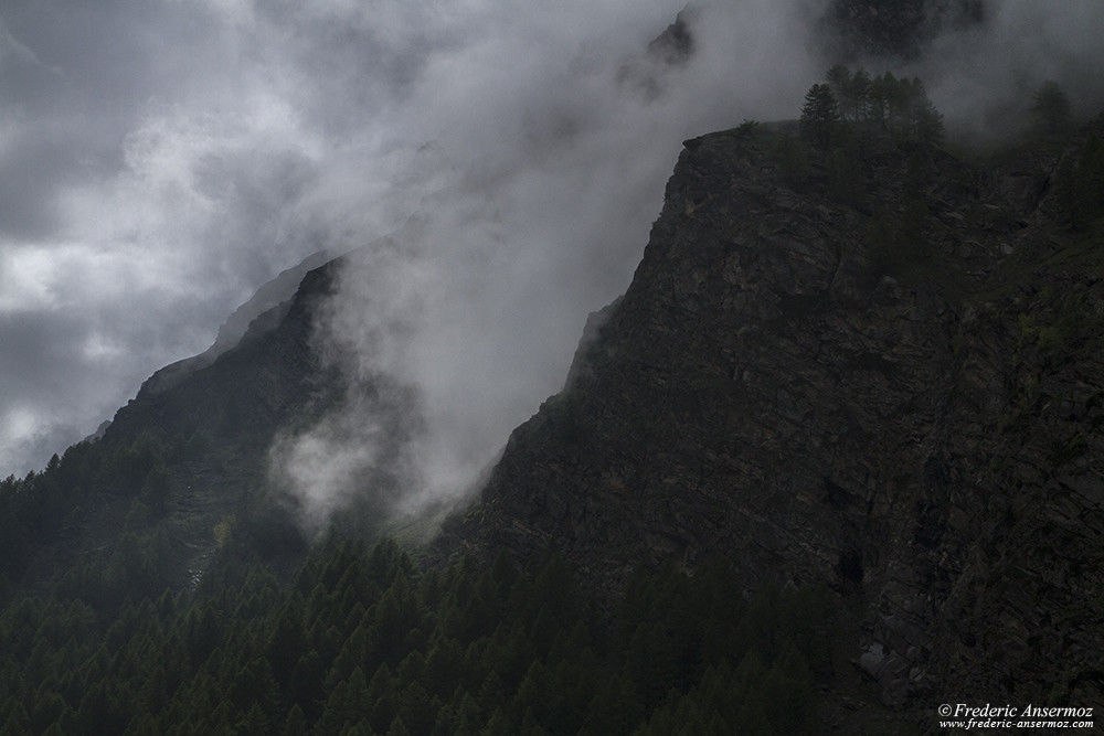 Valnontey, nuages dans les montagnes du Val de Cogne