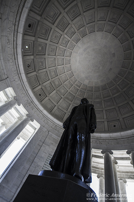 Washington dc jefferson memorial statue